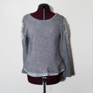 Zhuorankali(XL) shirt. Medium. Lace detail.